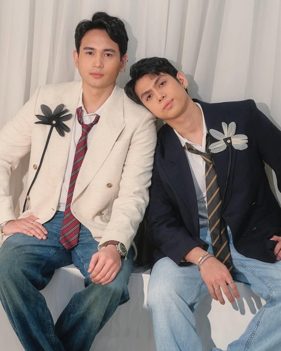 OfficialKpex's tweet photo. BL series realness. 🥰😍

Looks like love’s already in the script… just waiting for ‘Action!’ 🏳️‍🌈 #DongPat @hmphilippines @dingdongbahan
@impatrickr

HMPRIDE WithDONGPAT

(📸: plipfilms) https://t.co/2c1oDk0LhD