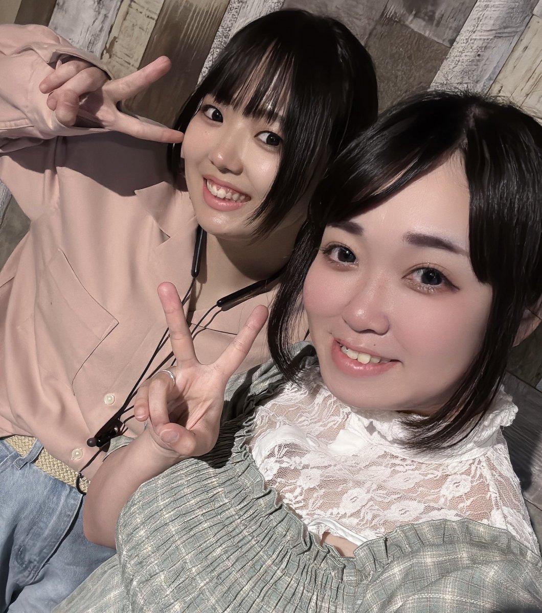 そういえばPart2

先週のイベントで2名の方と帰宅前に撮らせていただいたお写真を出すのを忘れていた😭ごめんなさい

最近一緒に撮りましょ📸って声をかけてくださることが増えて嬉しい限りです🫶びっくらぶ

タグがつけられなかったのでこちらで失礼致します🙇‍♀️( <a href="/high_jump685/">はいぢ🐱🍤</a> )