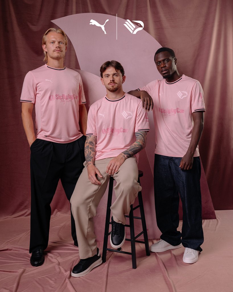 Palermofficial's tweet photo. Rosa come il Palermo, rosa come noi 💖​
@PUMA 

#PinkIT https://t.co/cDVy2I4KWT
