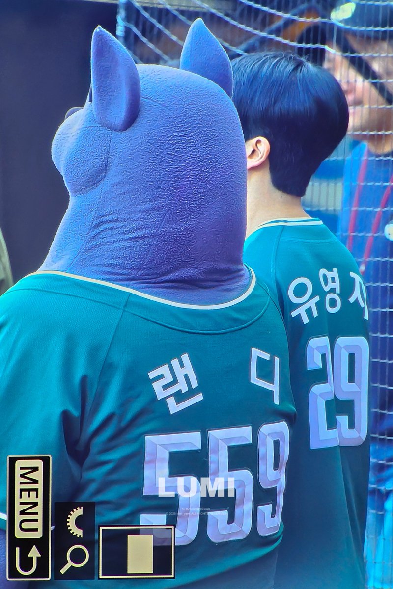 lumi_yam's tweet photo. 250627 SSG랜더스 시구

랜디랑 ⚾️

@BAP_Youngjae 

#유영재 #YOOYOUNGJAE https://t.co/kyLi21Ycoy