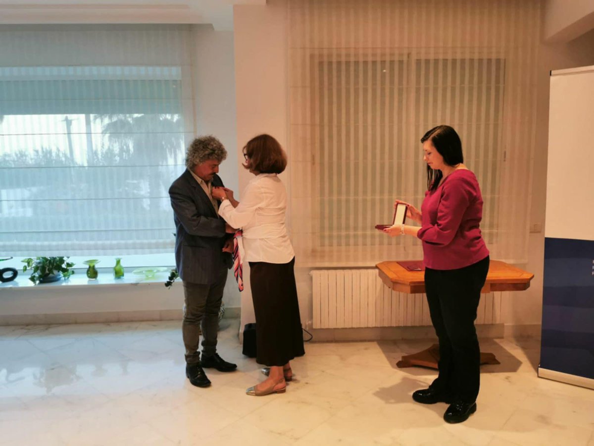 PLinTunisia's tweet photo. A Tunis, nous clôturons la Présidence 🇵🇱 au Conseil de  l’UE 🇪🇺 avec une cérémonie de la remise de la distinction honorifique #BeneMerito à M. Hatem Bourial pour son engagement dans la coopération entre la  🇵🇱 et la  🇹🇳 .

@POLAND25EU https://t.co/jHUFkTuqhA