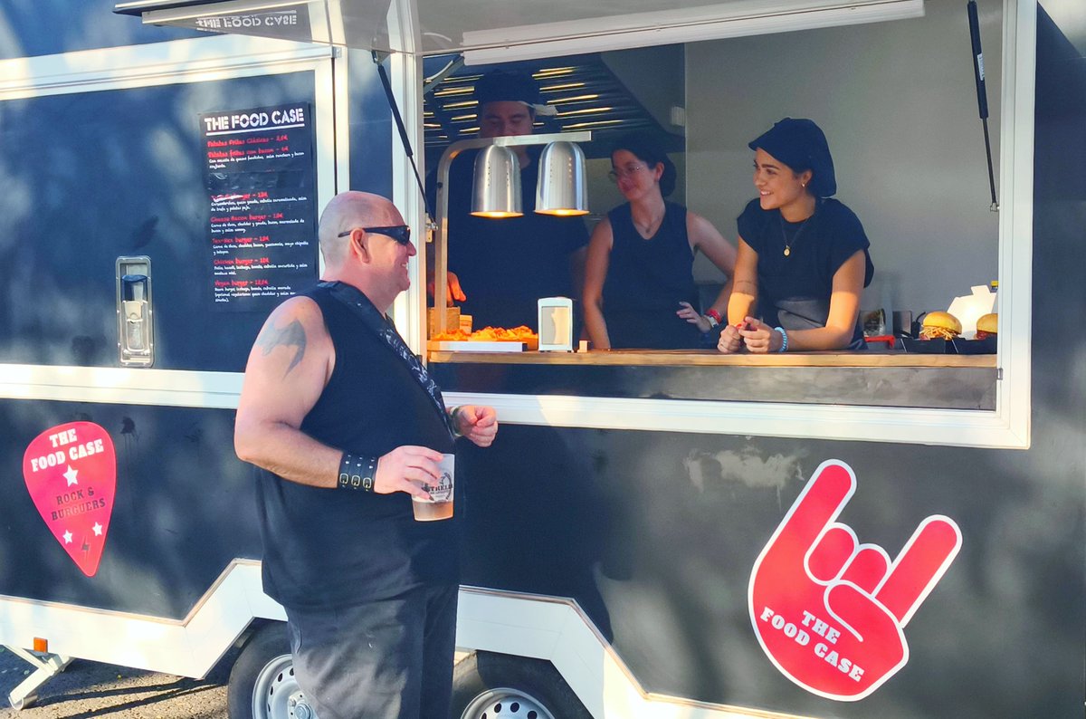 RockImperiumFes's tweet photo. 🍔🔥 The Foodcase: donde cada bocado suena a rock.
Hamburguesas con actitud, hechas para aguantar jornadas épicas.
📍Pilla la tuya en nuestro foodtruck y siente el sabor que alimenta el directo.
#TheFoodcase #RockImperiumFestival #BurgerPower #SaborSinFiltros
:: ::
🍔🔥 The Foodcase: where every bite hits like rock.
Burgers with attitude, built for epic festival days.
📍Find us at the food truck and taste the flavor that fuels the stage.
#TheFoodcase #RockImperiumFestival #BurgerPower #RawFlavor