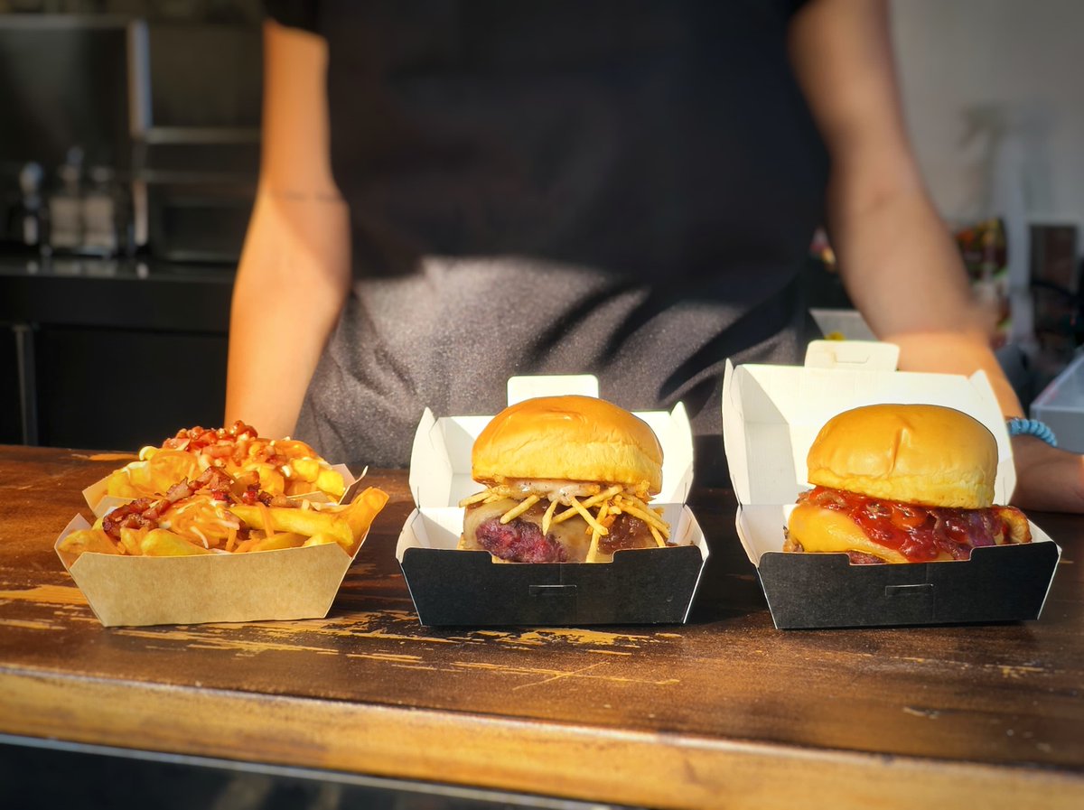 RockImperiumFes's tweet photo. 🍔🔥 The Foodcase: donde cada bocado suena a rock.
Hamburguesas con actitud, hechas para aguantar jornadas épicas.
📍Pilla la tuya en nuestro foodtruck y siente el sabor que alimenta el directo.
#TheFoodcase #RockImperiumFestival #BurgerPower #SaborSinFiltros
:: ::
🍔🔥 The Foodcase: where every bite hits like rock.
Burgers with attitude, built for epic festival days.
📍Find us at the food truck and taste the flavor that fuels the stage.
#TheFoodcase #RockImperiumFestival #BurgerPower #RawFlavor
