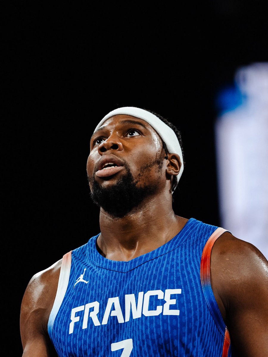 Nouvel été, nouveaux objectifs ✊🏾 Tout donner pour ce maillot 🇫🇷🖤