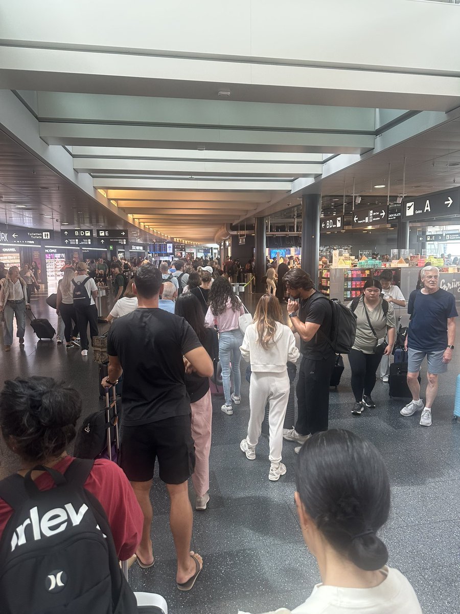 Edward Mills tweet media