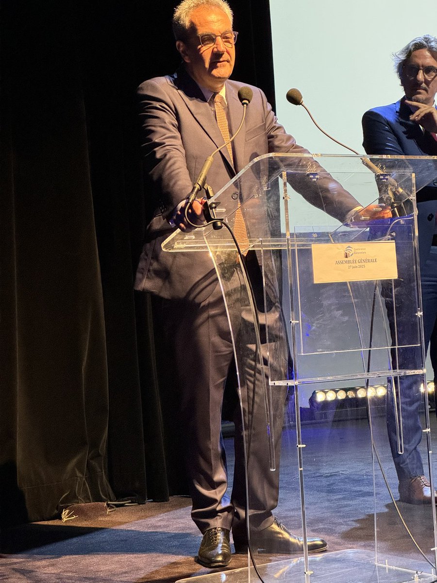 LINGIBE's tweet photo. Monsieur le Bâtonnier @cbayle33, ancien bâtonnier de Bordeaux a été élu brillamment futur président de la @Conf_Batonniers.

Il prendra ses fonctions à compter du 1er janvier 2026.

⬇️ https://t.co/hVxkWEPW28
