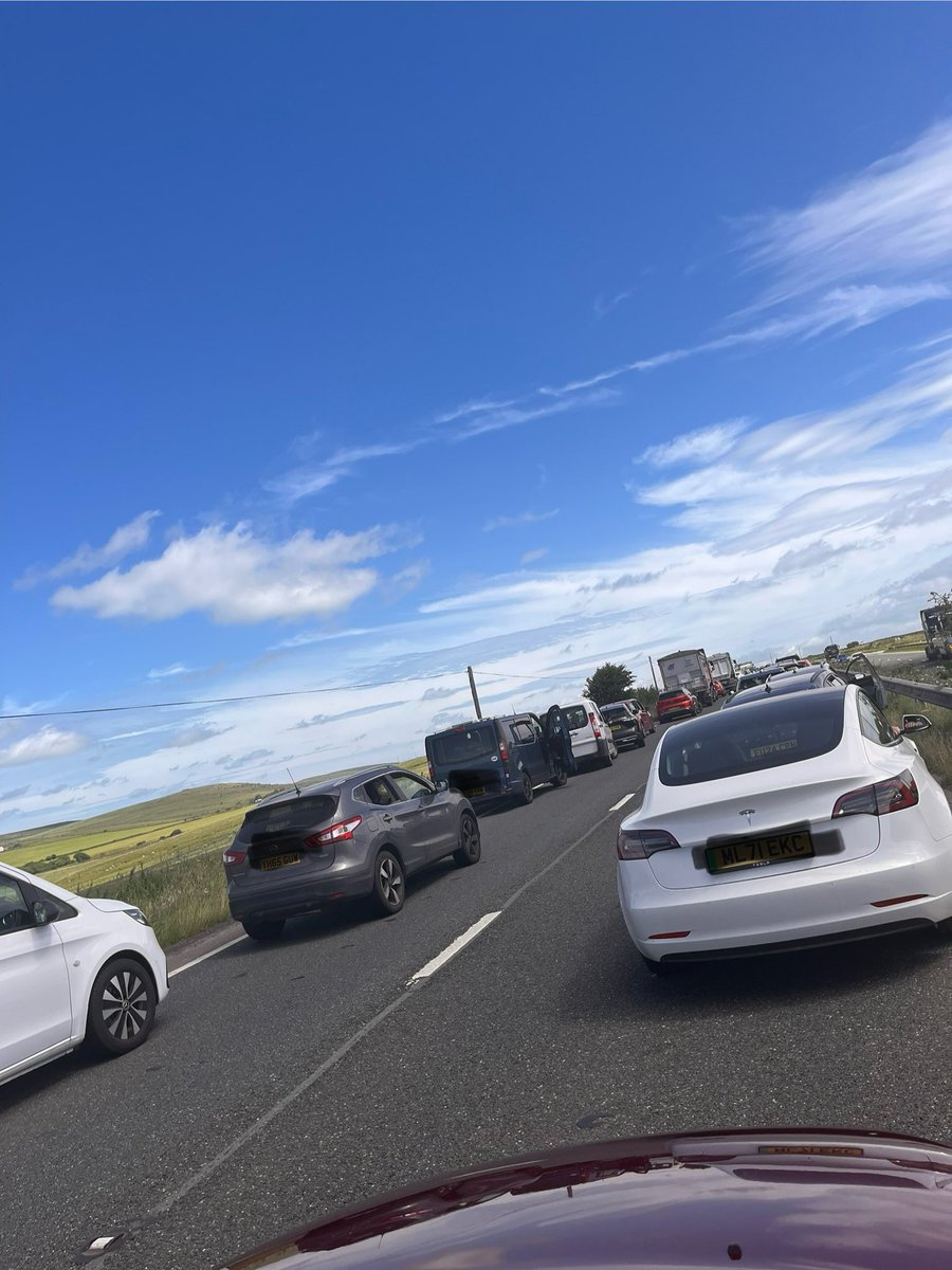 Swifty2790's tweet photo. #bbcradiocornwall this isn’t slow moving traffic east bound A30 not moved in 30 minutes. https://t.co/W2DK8yWOJs