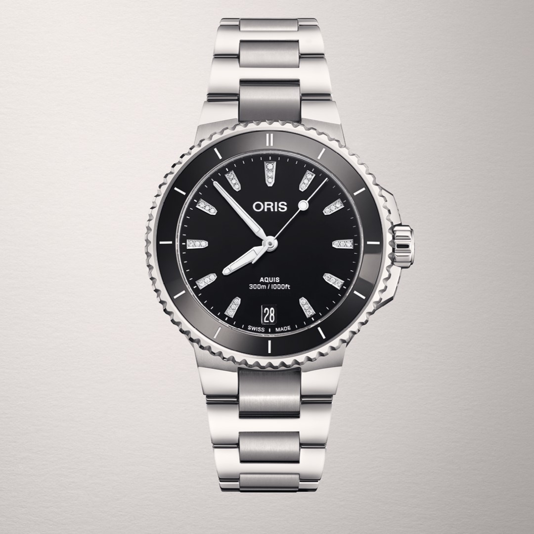 We are thrilled to unveil the new Aquis Date Diamonds 36.50 mm – the bold, sporty Aquis you love, now with extra sparkle. What do you think?

#Oris #Aquis #AquisDate #Diamonds