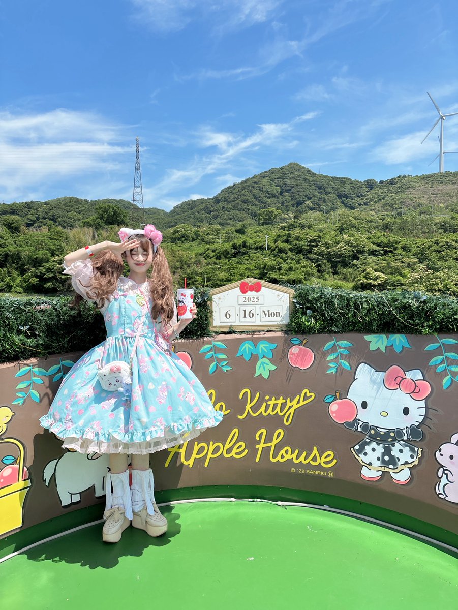 念願の淡路島ハローキティショーボックス🎤♥️

アップルハウス〜🍎