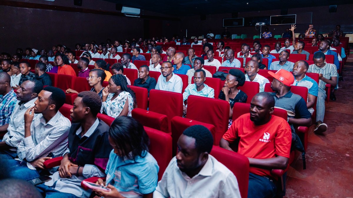 CampusBurundi's tweet photo. 📷//RETOUR EN IMAGES SUR… La grande soirée #FranceAlumniDay « Concours Ma thèse en France en 180 secondes »👨🏾‍🎓👩🏾‍🎓🏆 https://t.co/8bEN6dvCAJ