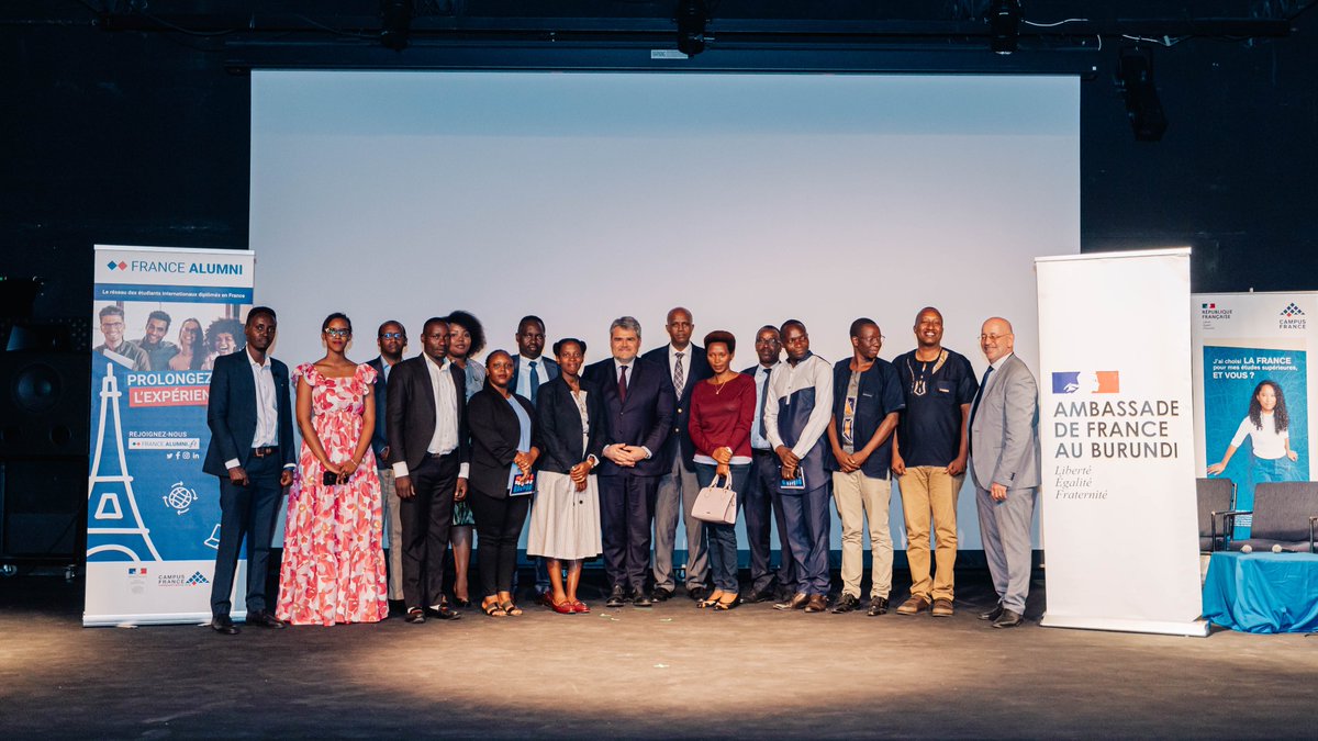 CampusBurundi's tweet photo. 📷//RETOUR EN IMAGES SUR… La grande soirée #FranceAlumniDay « Concours Ma thèse en France en 180 secondes »👨🏾‍🎓👩🏾‍🎓🏆 https://t.co/8bEN6dvCAJ