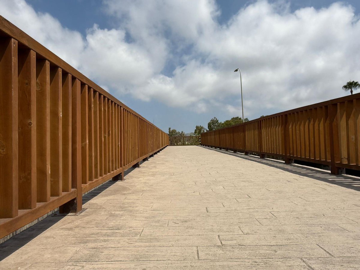 Diputación de Málaga (@diputacionmlg) on Twitter photo Reabre la pasarela de madera de la <a href="/SendaLitoral/">Senda Litoral</a> sobre el arroyo Santillán, entre Rincón de la Victoria y Vélez-Málaga, tras el incendio que se produjo el 27 de mayo. Reabre la pasarela de madera de la <a href="/SendaLitoral/">Senda Litoral</a> sobre el arroyo Santillán, entre Rincón de la Victoria y Vélez-Málaga, tras el incendio que se produjo el 27 de mayo.