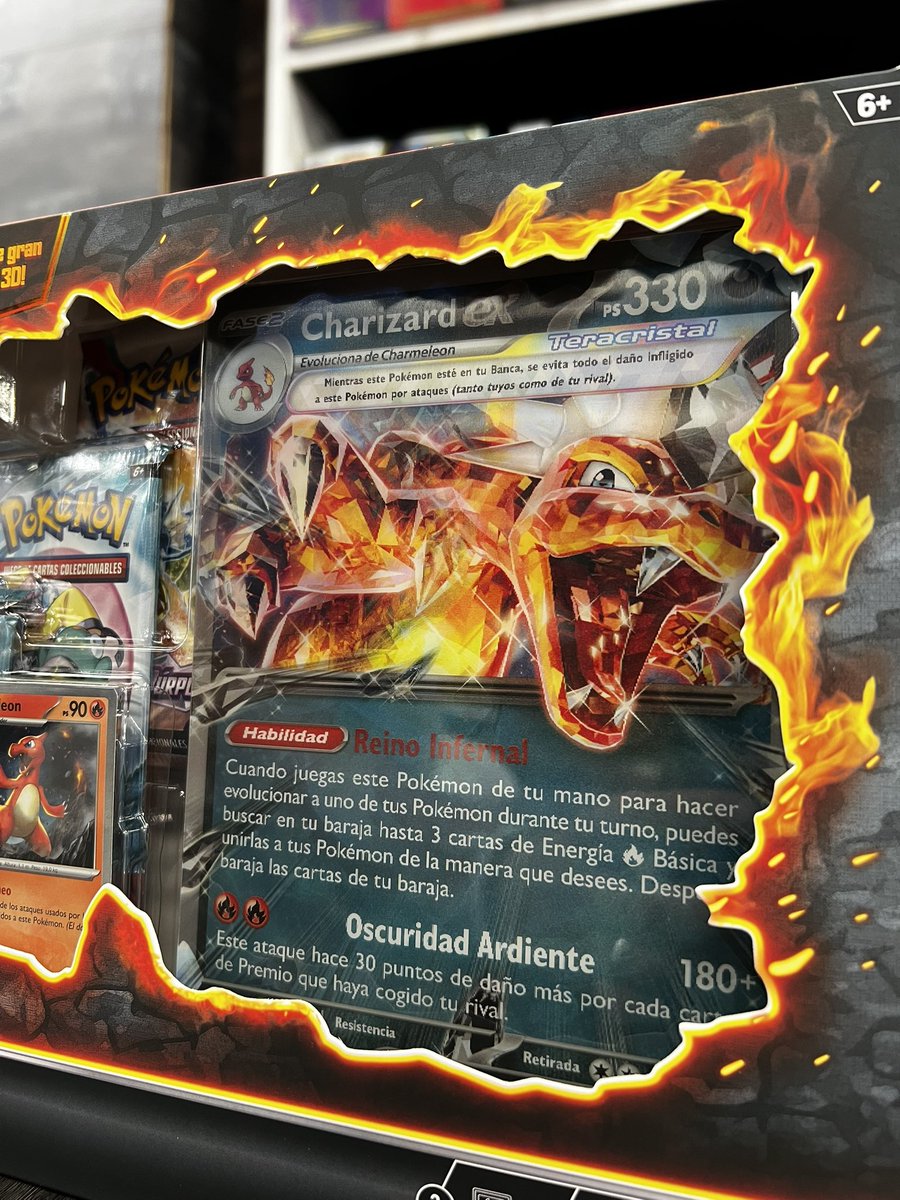 MetropolisCnter's tweet photo. ‼️ NOVEDAD
➡️ Ye tenéis disponible la colección especial de #Charizardex con la novedad de la carta jumbo lenticular de doble ilustración.
📱 Hazte con ella aquí: https://t.co/u7n5nmaCdj
#pokemon #pokemontcg https://t.co/8pPOFD7yM1