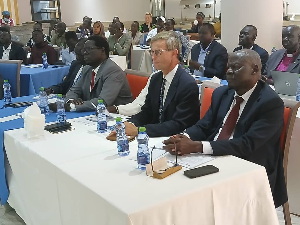 FES_SouthSudan's tweet photo. 🧵1/5 South Sudanese Call for Elections Amid Declining Trust

On 26 June, #DetcroResearch, in partnership with #PeaceRep &amp; the EU-funded #RaisingCivilVoices project, presented the 2025 Citizen Perceptions Survey on the Transitional Process in #SouthSudan 🇸🇸.

#Elections2025 https://t.co/xC5ZjRKi9D