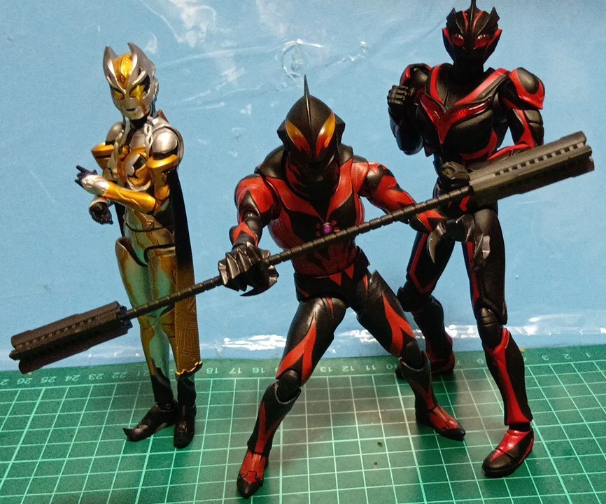LCbxAti41EPLnh5's tweet photo. #ウルトラギャラクシーファイト
#ULTRAACT
#SHFiguarts
#ワルトラマン
悪トラマンが3体揃いました設定通りだとダークザギ相当悪いんですがカッコ悪くはないです。相当強力ですセンター決めヅライです https://t.co/C6JrItz9Og