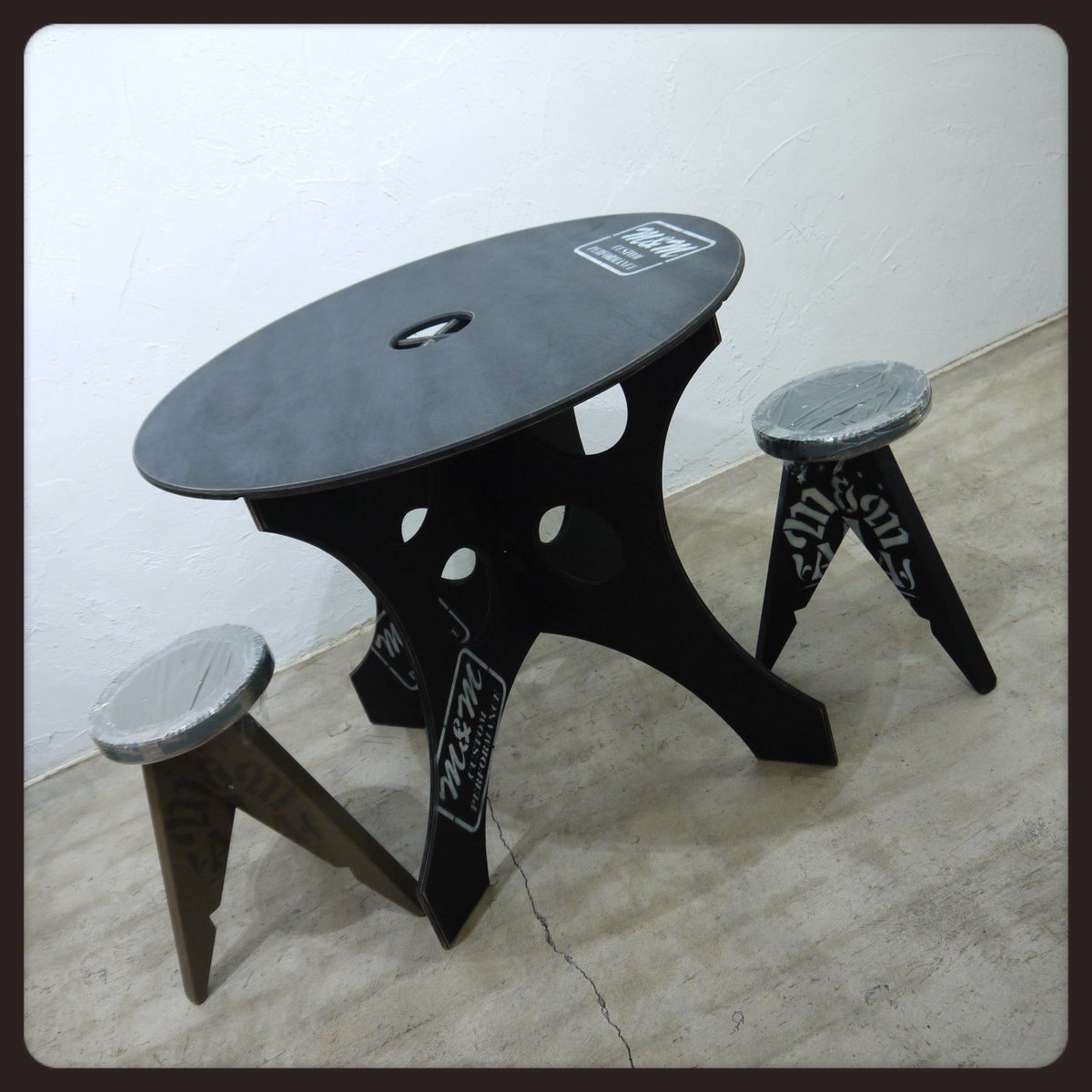 miracle_id's tweet photo. 【table】
"m&m furniture -仮設ウマ(750)&丸天板(小)-"
-☆M&M☆-
#mandm #mandmfurniture #mandmcustomperformance #tabie #black #white https://t.co/SV1sP596RU