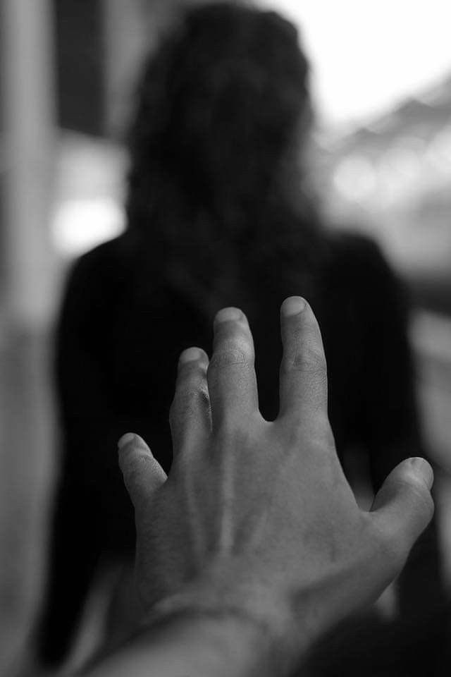 No eras para mí,
                              y lo entendí tarde.
Pero en mi  historia, tu nombre
no es herida: es testimonio  del
amor q’ supe  entregar  aunque
no tuviera regreso.

𝐉𝐮𝐥𝐢𝐨 𝐀. 𝐏𝐚𝐝𝐮𝐚🖌️---—— յurε  αmαr†ε