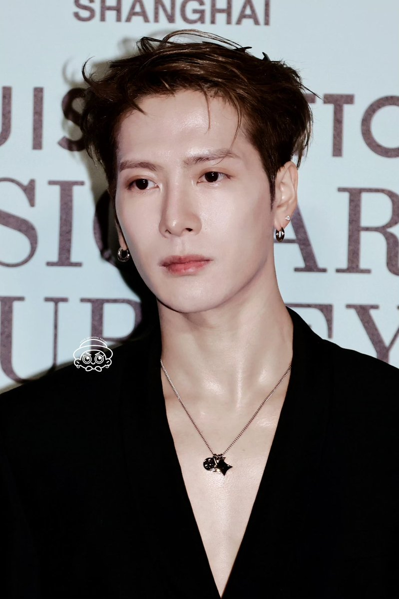 🦷🎀

<a href="/JacksonWang852/">Jackson Wang</a> 

#JacksonWang #TEAMWANGrecords #王嘉尔 #王嘉爾 #잭슨
#JacksonWangXLouisVuitton