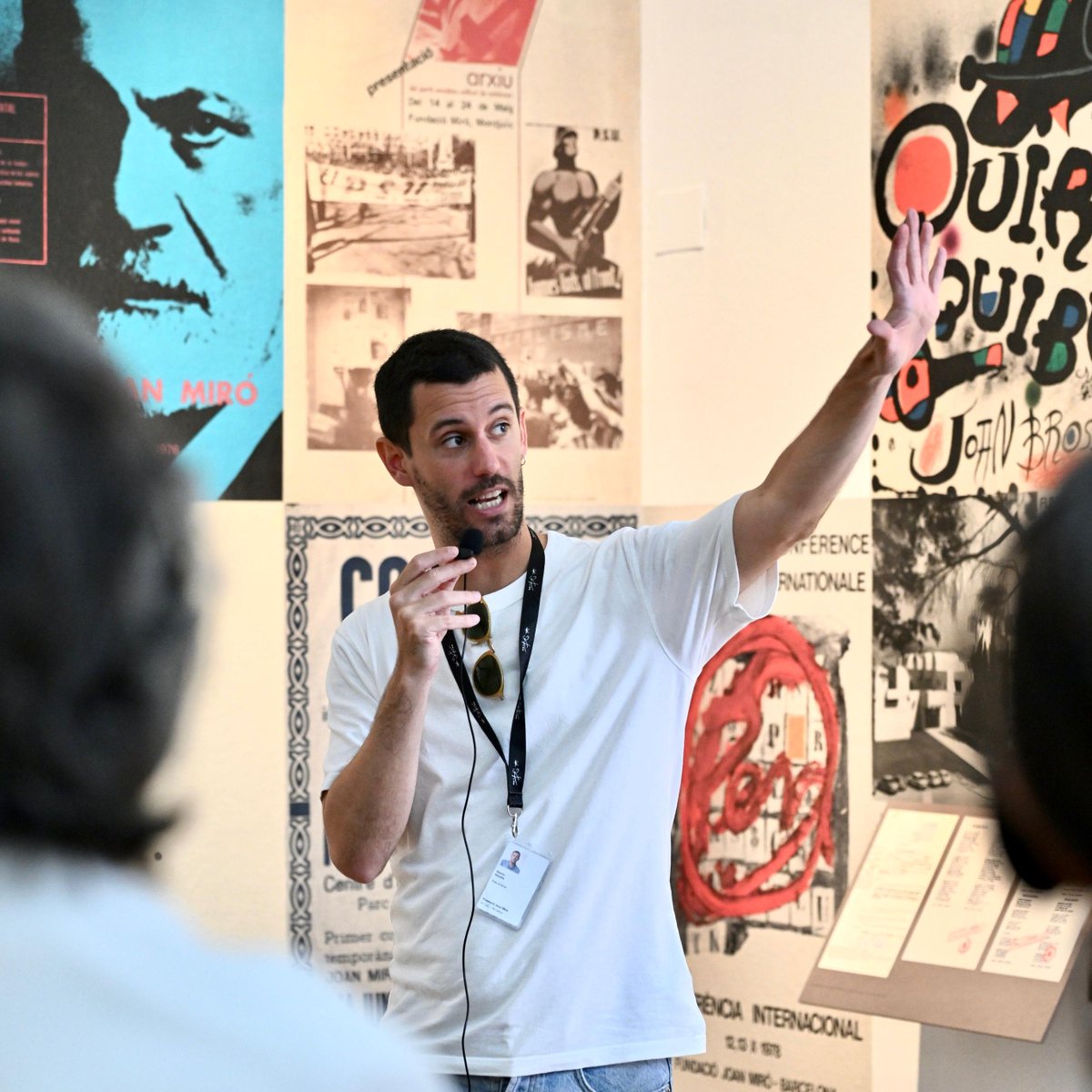 fundaciomiro's tweet photo. 💥 Vols descobrir 50 anys d'història de la #FundacióMiró d'una forma especial? 💥

🗣️ A partir de l'1 de juliol podràs gaudir tant de les visites de 15 minuts com les visites comentades per un dels comissaris de l’exposició “La poesia tot just ha començat. 50 anys de la Miró”.

Corre que les places volen! Fins al 31 de juiol ➡️https://t.co/DG0frGI1zq

#LaMiró50Anys