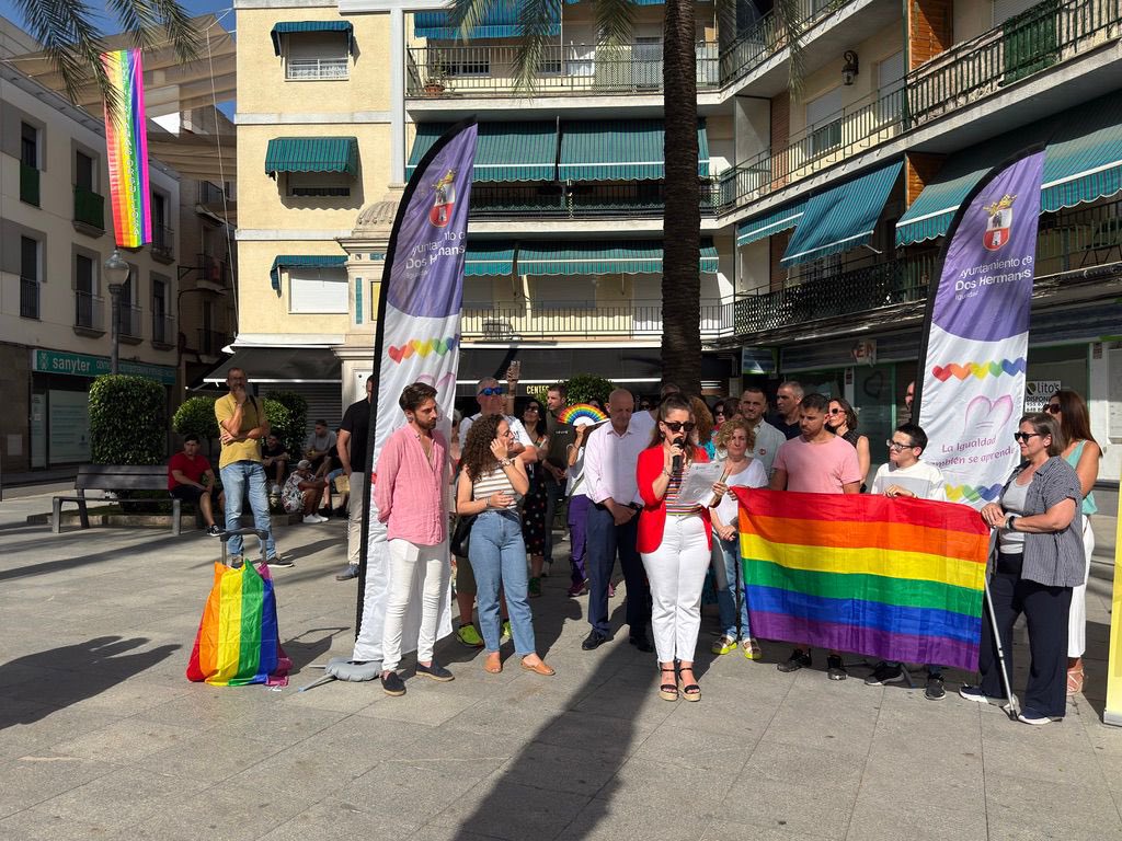 pepe_goga's tweet photo. Como concejal en Dos Hermanas, estuve presente en el acto institucional del #Orgullo2025.

Mi compromiso con la igualdad LGTBI+ es claro: defender derechos desde dentro.

La diversidad no se celebra un día, se protege todo el año.

#DosHermanas #Visibles2H #LGTBI https://t.co/RMlNGhn6pR