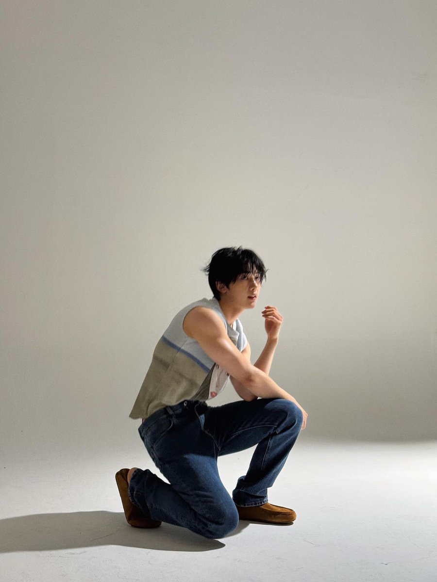 maehttw's tweet image. Bathed in soft, diffused light, the scene feels like a quiet moment frozen in time; minimal yet 𝗳͟𝘂͟𝗹͟𝗹͟ 𝗼͟𝗳͟ 𝗽͟𝗿͟𝗲͟𝘀͟𝗲͟𝗻͟𝗰͟𝗲.   ۫ ꣑ৎ⠀⠀ Am I succeeded to caught your attention?   🎱