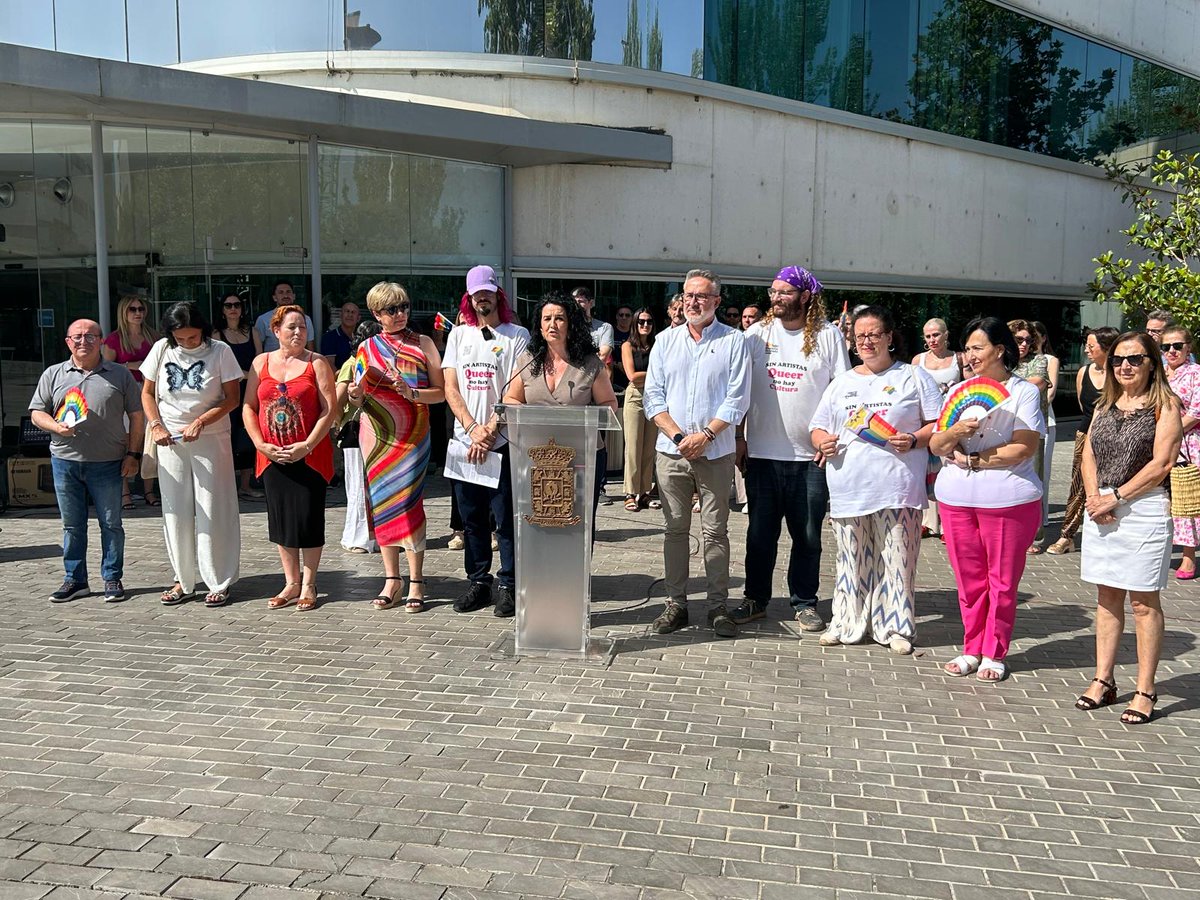 En la lectura del manifiesto por el Día Internacional del Orgullo LGTBIQ+ de la Diputación de Granada