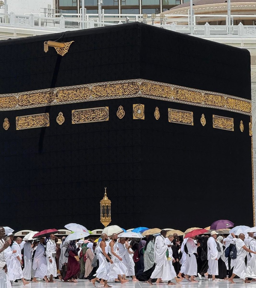 saudiexpat's tweet photo. The view of Holy Kaaba in the new Kiswa... 🕋🖤🤍
First Friday of new year 1447. 😍 https://t.co/wl4UdVon3O
