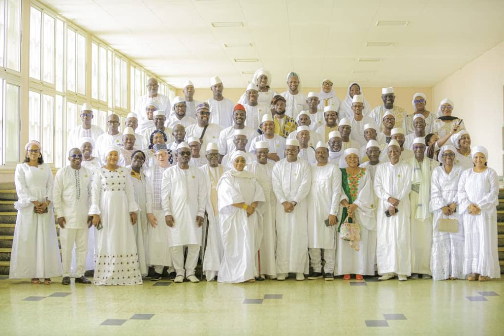 CNT________
Cérémonie solennelle de remise du Projet de Constitution au Chef de l’Etat.🇬🇳🇬🇳🇬🇳🇬🇳🇬🇳