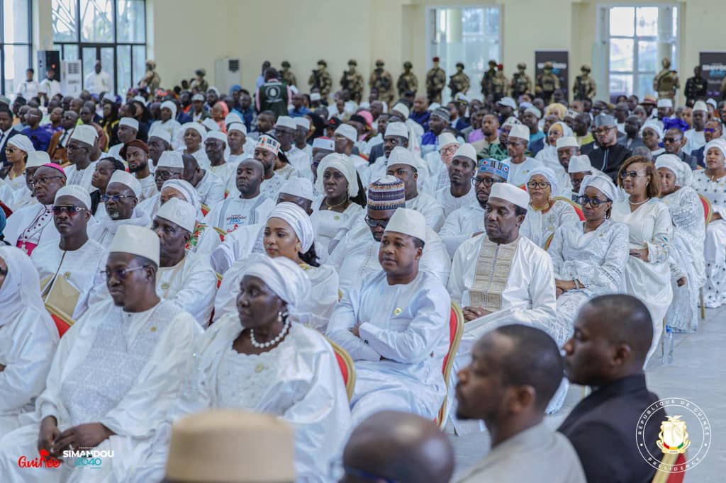 dmory83's tweet photo. CNT________
Cérémonie solennelle de remise du Projet de Constitution au Chef de l’Etat.🇬🇳🇬🇳🇬🇳🇬🇳🇬🇳 https://t.co/yz9oZmeFuT