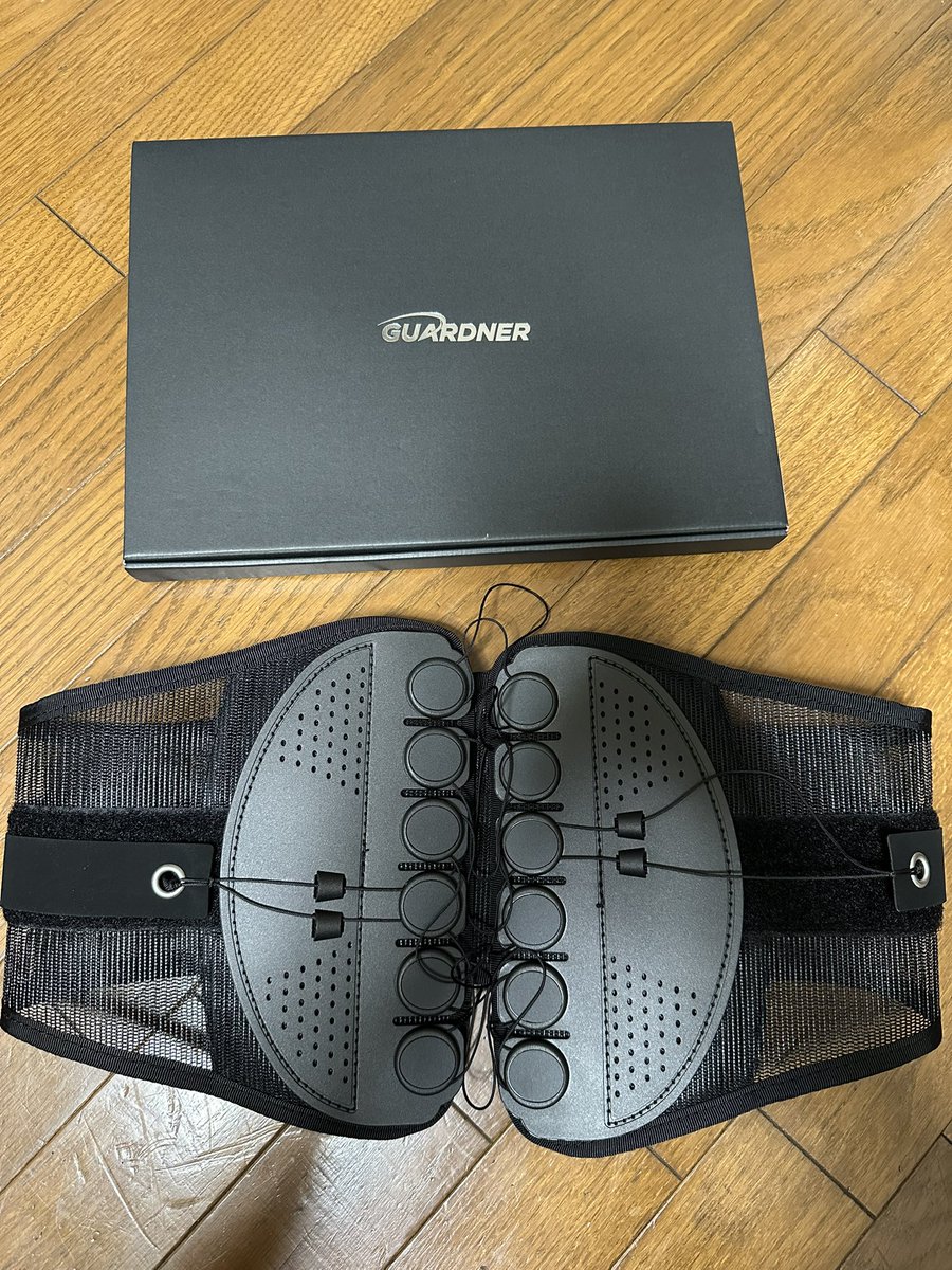 goodsun2015's tweet photo. 先程帰宅しますた。＼(^o^)／
帰宅したらガードナーベルト届いてた。
試しに巻いてみたら、確かに腰が楽になって
足取りが軽くなった。
明日の３時間ウォーキングで試してみる。 https://t.co/v2WYoeJQUj