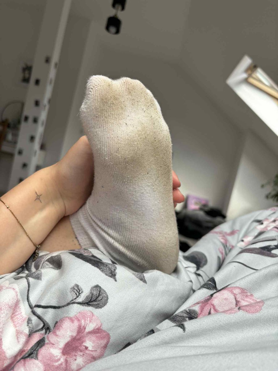 Moje skarpetki  wymagają polerki a najlepiej to
Przenośnej pralki której będę mogła
Używać😈👅, więc zgłoś się do mnie kundelku📩

#feet #feetfetısh #findom #cash #blik #loser #domina #femdom 
#domination #goddess #blonde #feetworshi̇p #polskadomina
<a href="/biznesmenel/">Biznesmenel Findom PROMO</a> <a href="/rt_promo2k/">RT Findom 9.4K</a>