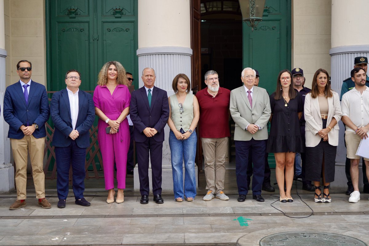 El Gobierno local, encabezado por su presidente <a href="/imbrodamelilla/">Juan José Imbroda</a>, ha apoyado hoy el Día Internacional del Orgullo LGTBIQ+ que se ha celebrado en la puerta del Palacio de la Asamblea.