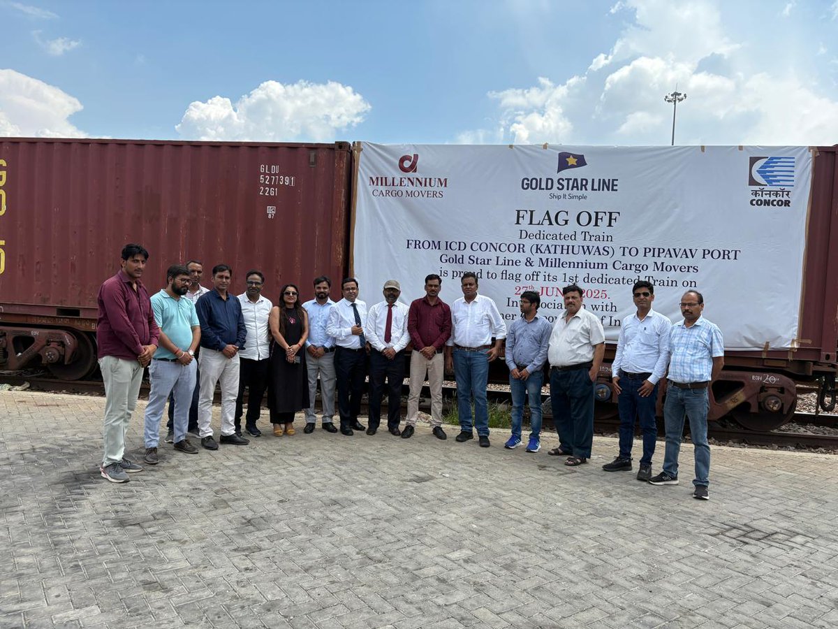 ConcorNcr's tweet image. CONCOR flagged off the first full rake container train of shipping line GOLD STAR from MMLP Kathuwas to Pipavav Port, Gujarat.
Officials from CONCOR, GOLD STAR, Millennium Cargo Movers, and exporter Adani Wilmar were present at the ceremony. #exportimport
@concor_india #Logistics