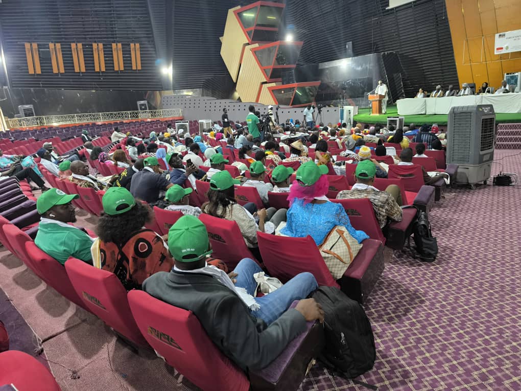 PronatEnda's tweet photo. Enda Pronat participe au Forum social ouest africain pour renforcer les convergences de luttes pour l'agroécologie , la bonne gouvernance foncière et les semences paysannes. 
@Nella_Catena @FaimSos @rosaluxglobal @Action_Aid @Misereor @fsmjd_oficial @TontonVert 
#FSOA #Justice https://t.co/NPPw84wbNB