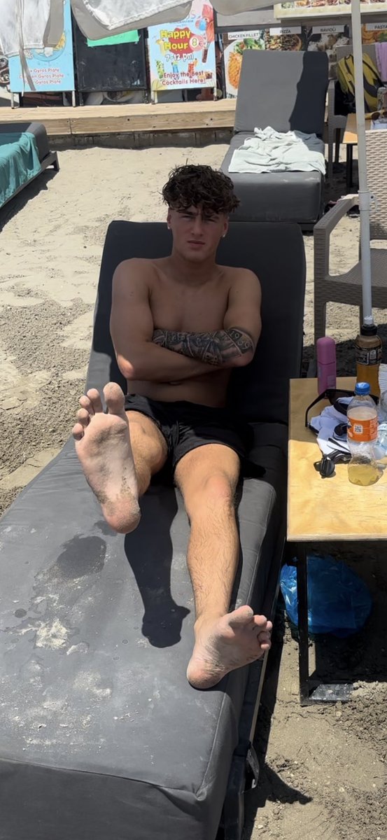 _Masterlogan's tweet image. Friday pay day that means you f*gs will have a full wallet again time to get in my DMs and empty them again 

Findom cash master