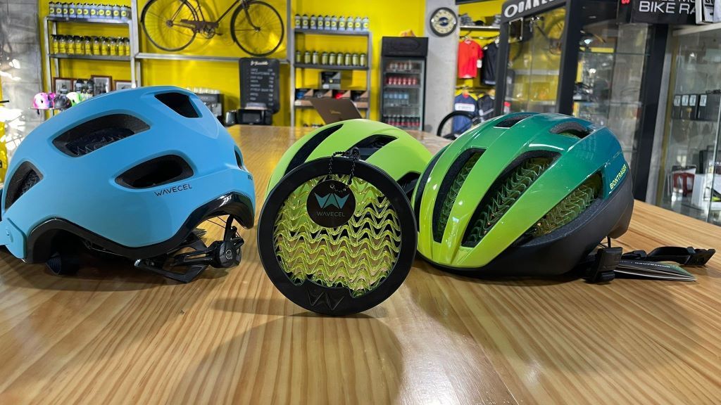 ¿𝙇𝙤𝙨 𝙘𝙖𝙨𝙘𝙤𝙨 𝙘𝙤𝙣 𝙒𝙖𝙫𝙚𝘾𝙚𝙡  𝙥𝙧𝙤𝙩𝙚𝙜𝙚𝙣 𝙢𝙖́𝙨?
Un casco 𝙒𝙖𝙫𝙚𝘾𝙚𝙡 evita lesiones cerebrales el 99 de cada 100 veces. Siendo 48 veces más eficaz que otros cascos.

¿Quieres saber todo sobre 𝙒𝙖𝙫𝙚𝘾𝙚𝙡?
 goo.su/cWAaVC

#ciclismo