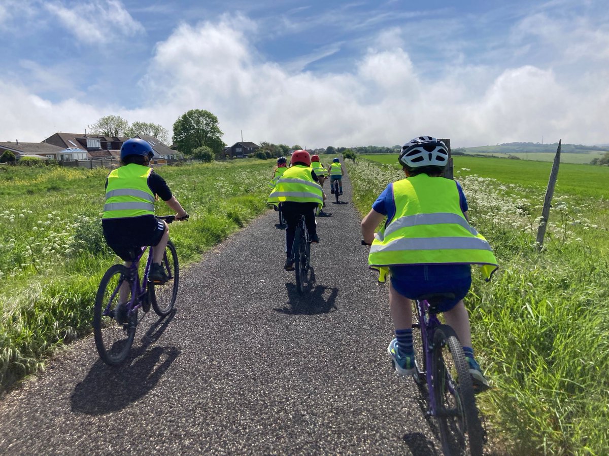 📢 We've got an amazing opportunity in Dartmoor, Devon. Help more families take healthy people-powered journeys to school, and to explore the local green space &amp; heritage of Dartmoor. Apply now! Closes 16 July 23:59: sustrans.org.uk/job-vacancies/…

@dartmoorpa <a href="/HeritageFundUK/">The National Lottery Heritage Fund</a>