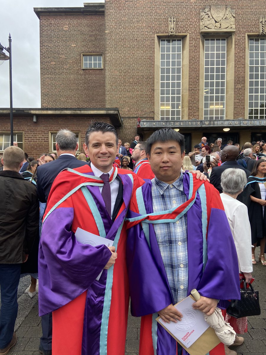 DrLaverty's tweet image. Congrats to my PhD student @YumingAnQUB who graduated from @pharmacyatQUB this morning.
Great to see Yuming An once again as he takes a break from his new Post Doc position in Italy!
Well done to everyone who graduated today from the School.
Time to celebrate!