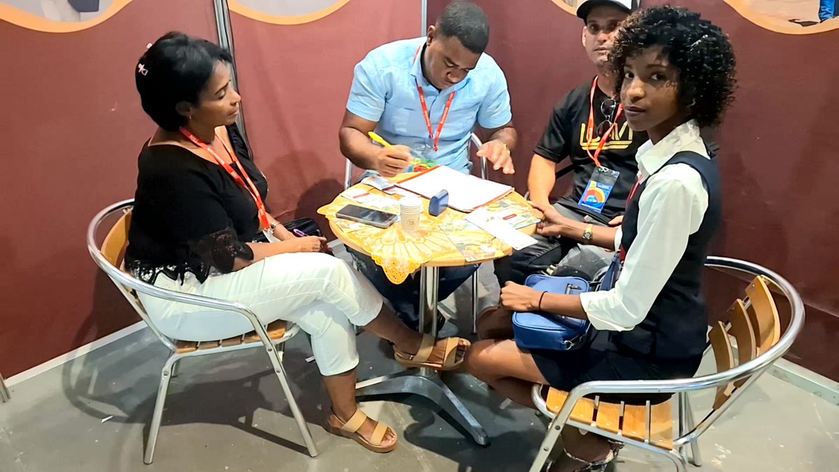 Varias cartas de intención para la contratación de espacios publicitarios en el Directorio de PáginasAmarillas de #Etecsa, fueron firmadas ayer por actores económicos de #Guantánamo durante el desarrollo de la Feria Internacional ExpoCaribe 2025 en Santiago de Cuba #EtecsaConCuba