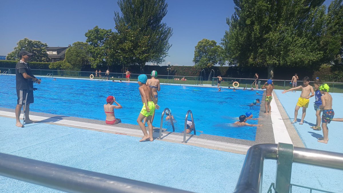 Hoy finalizamos la primera semana de nuestro XVIII Campus de Verano.

Lo hemos pasado genial con los hinchables de BIERZO NATURA S.L., a la vez que aprendemos y nos ejercitamos.

#VamosDeportiva
#SDP