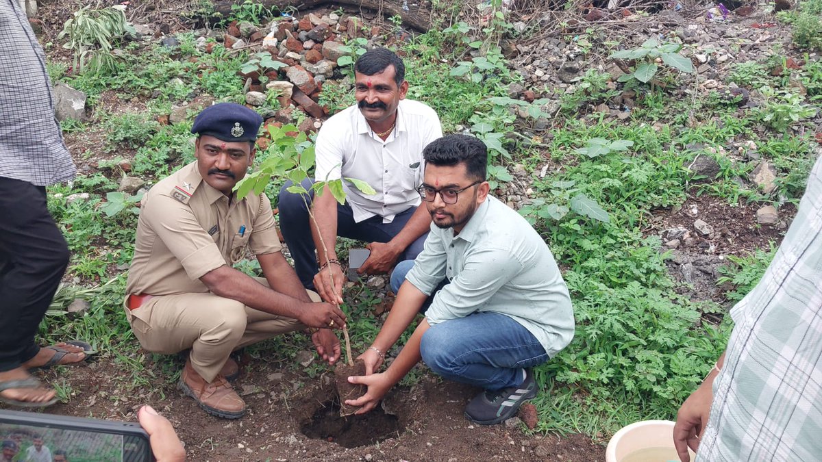 આજ રોજ ગઢડા તાલુકાના ઇંગોરાળા(ગી), મોટી કુંડળ અને પડવદર ખાતે કન્યા કેળવણી અને શાળા પ્રવેશોત્સવ કાર્યક્રમ નીમીતે હાજરી આપી બાળકોને ઉજ્જવળ ભવિષ્યમાટે શુભકામનાઓ આપવામાં આવી. <a href="/GujPRHDept/">Panchayat, Rural Housing & Rural Dev. Department</a> <a href="/Collectorbotad/">Collector & DM Botad</a> <a href="/DDOBOTAD/">District Panchayat office Botad</a> <a href="/InfoBotadGoG/">Info Botad GoG</a>