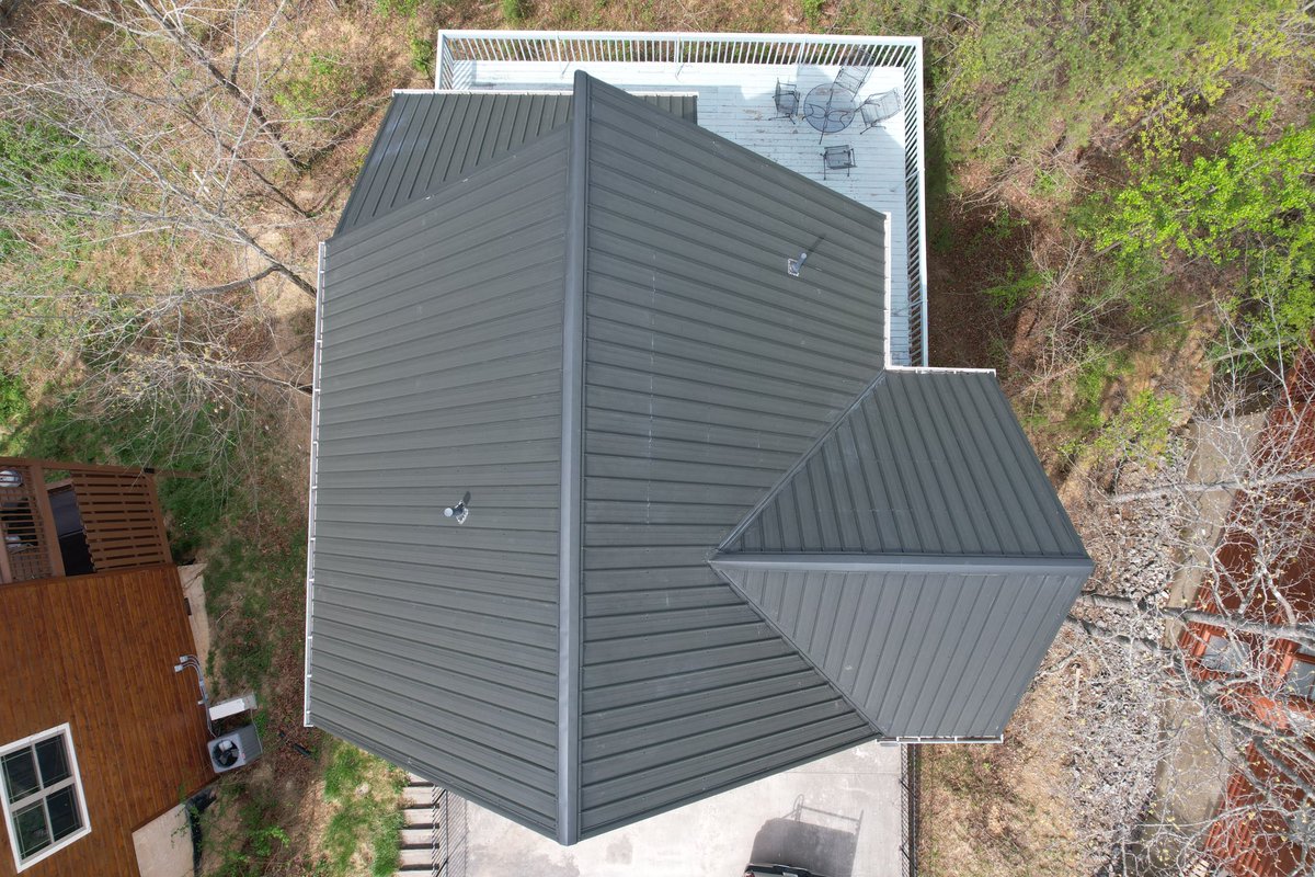 truemetalsupply's tweet image. Exceptionally clean, Textured Black Tuff-Rib roof installed by the pros at FLOW Roofing 😍 Contact us to get your quote started or for same day manufacturing! truemetalsupply.com
🔹 WeatherXL® Coil Coating from @SWCoilCoatings
🔹 Wood Ultimate Fasteners from Atlas Bolt and…