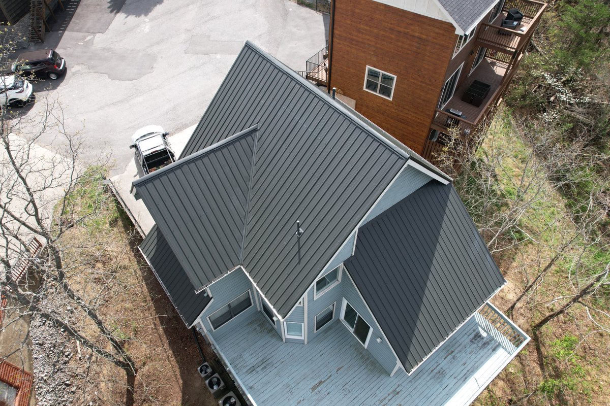 truemetalsupply's tweet image. Exceptionally clean, Textured Black Tuff-Rib roof installed by the pros at FLOW Roofing 😍 Contact us to get your quote started or for same day manufacturing! truemetalsupply.com
🔹 WeatherXL® Coil Coating from @SWCoilCoatings
🔹 Wood Ultimate Fasteners from Atlas Bolt and…