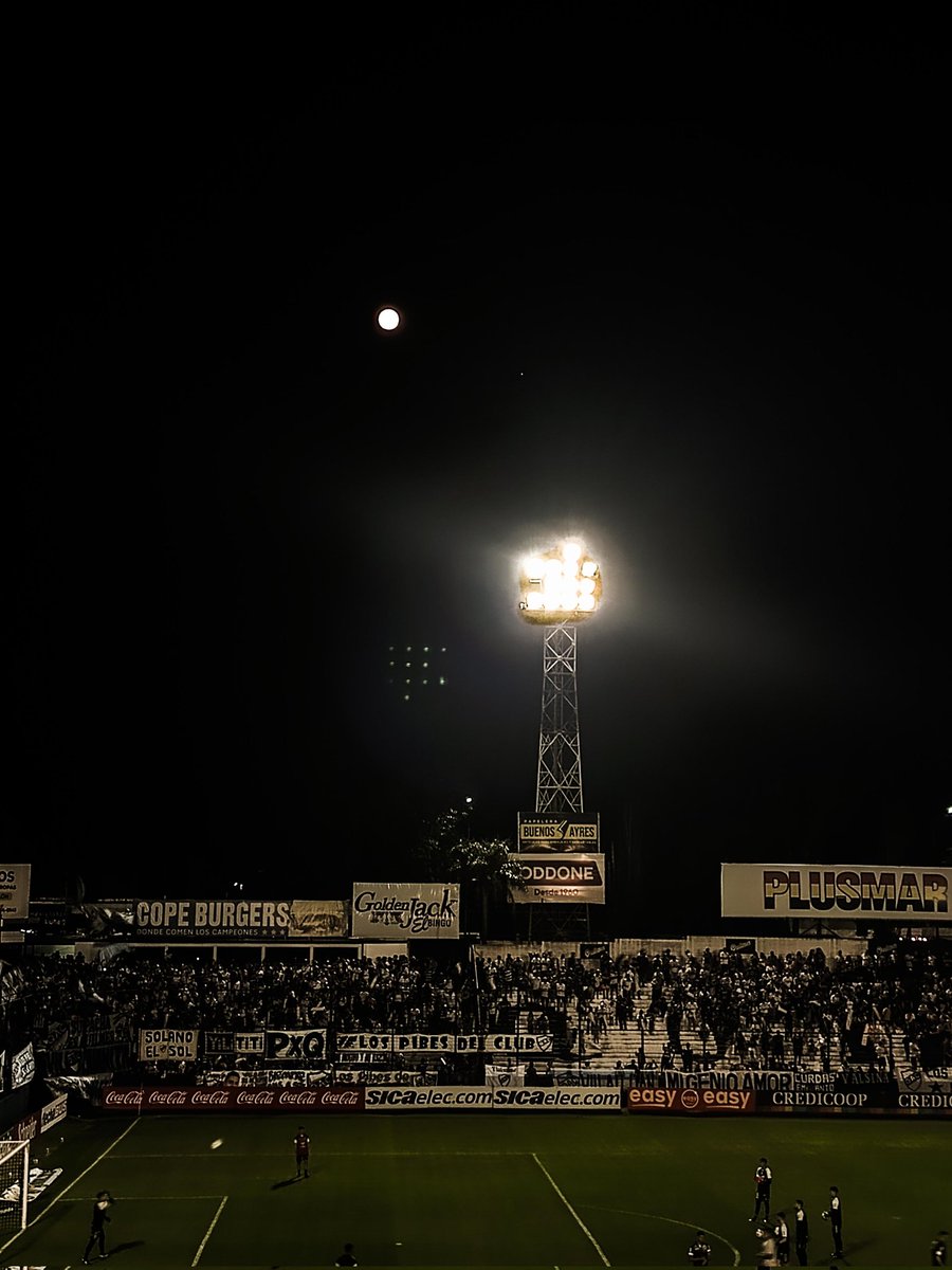 groundspotters's tweet photo. #FloodlightFriday
๐ก๏ธ @qacoficial
๐๏ธ Estadio Centenario Ciudad de Quilmes
๐ Quilmes, Provincia de Buenos Aires
๐ฆ๐ท Argentina
https://t.co/LvfvkmzmiI
#quilmes #quilmesac #qac #cervecero #cerveceros #indioskilmes #quilmesatleticoclub #hopping #groundhopping #groundhopper #fussball https://t.co/lJpTboeAZ2