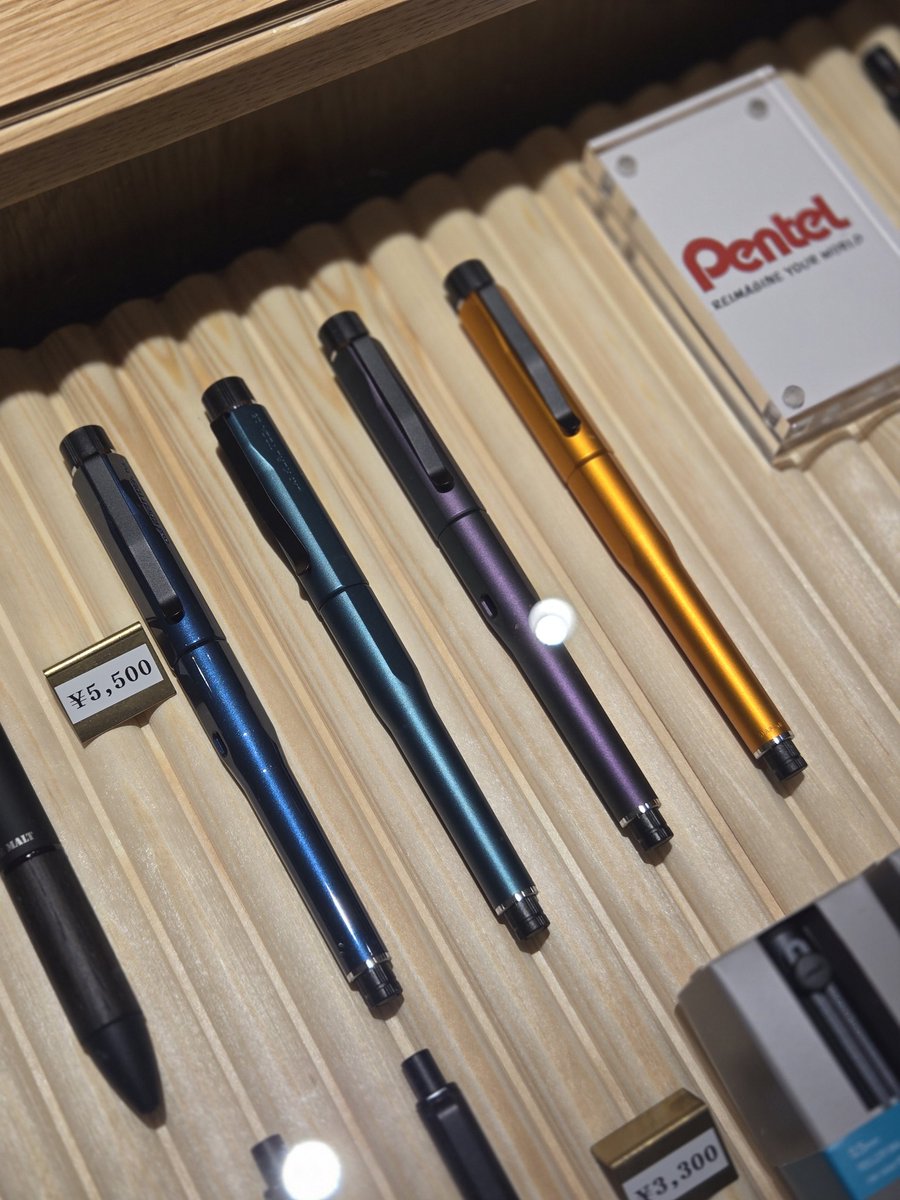 いよいよ、明日10時よりオープンです！
皆様のお越しを心よりお待ちしております。
まだまだなれない部分も多く、至らぬ事もあろうかと思いますが何卒よろしくお願いいたします😊
※お車でお越しの際は明日明後日は店舗となりの臨時駐車場をご利用ください。