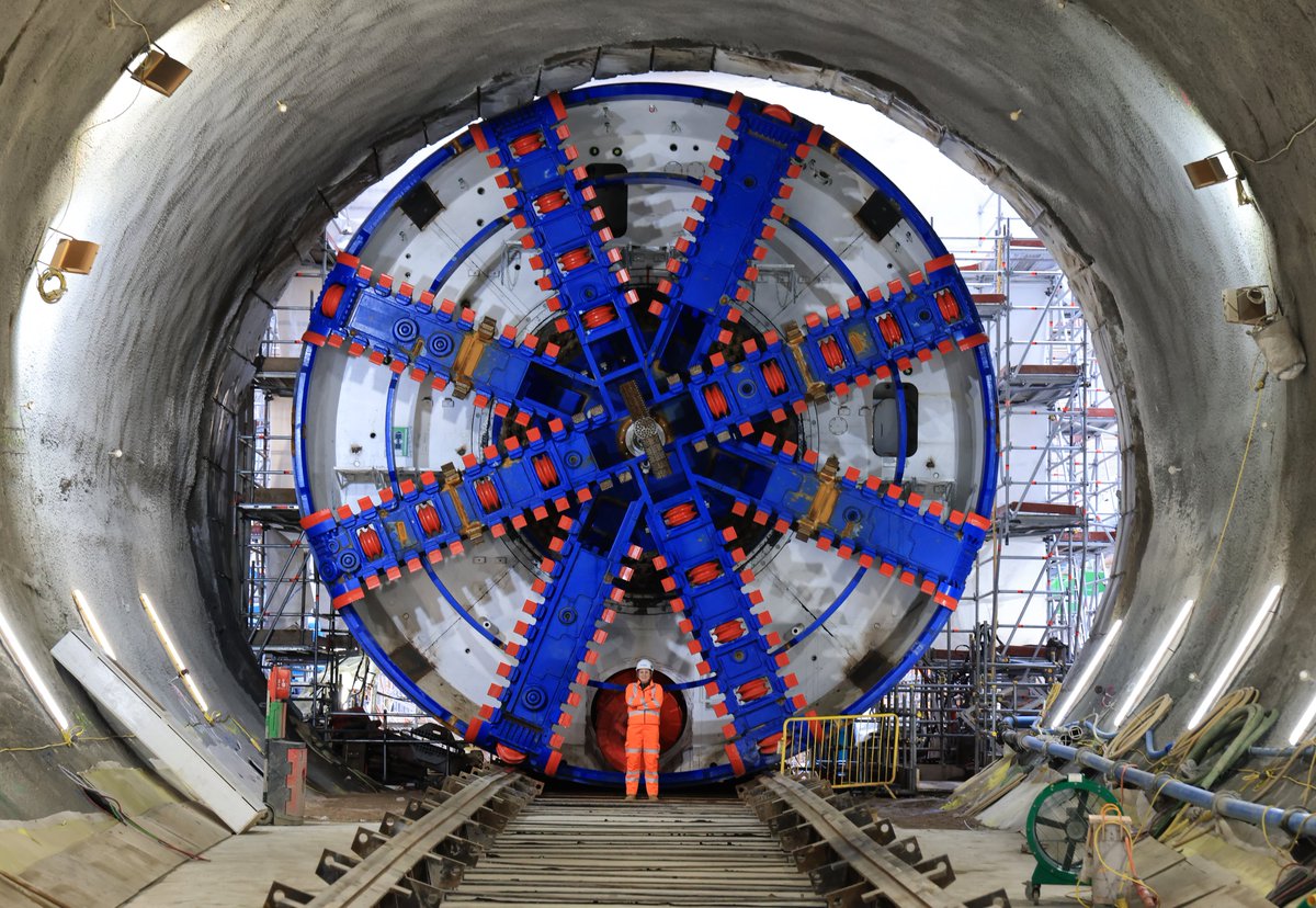 HS2ltd's tweet image. Excavation of the 8.4-mile Northolt Tunnel has been completed 👍
The fourth and final tunnel boring machine, Anne, has completed her journey beneath London, breaking through at Green Park Way in Greenford. This twin-bore tunnel will carry our high-speed trains between West…