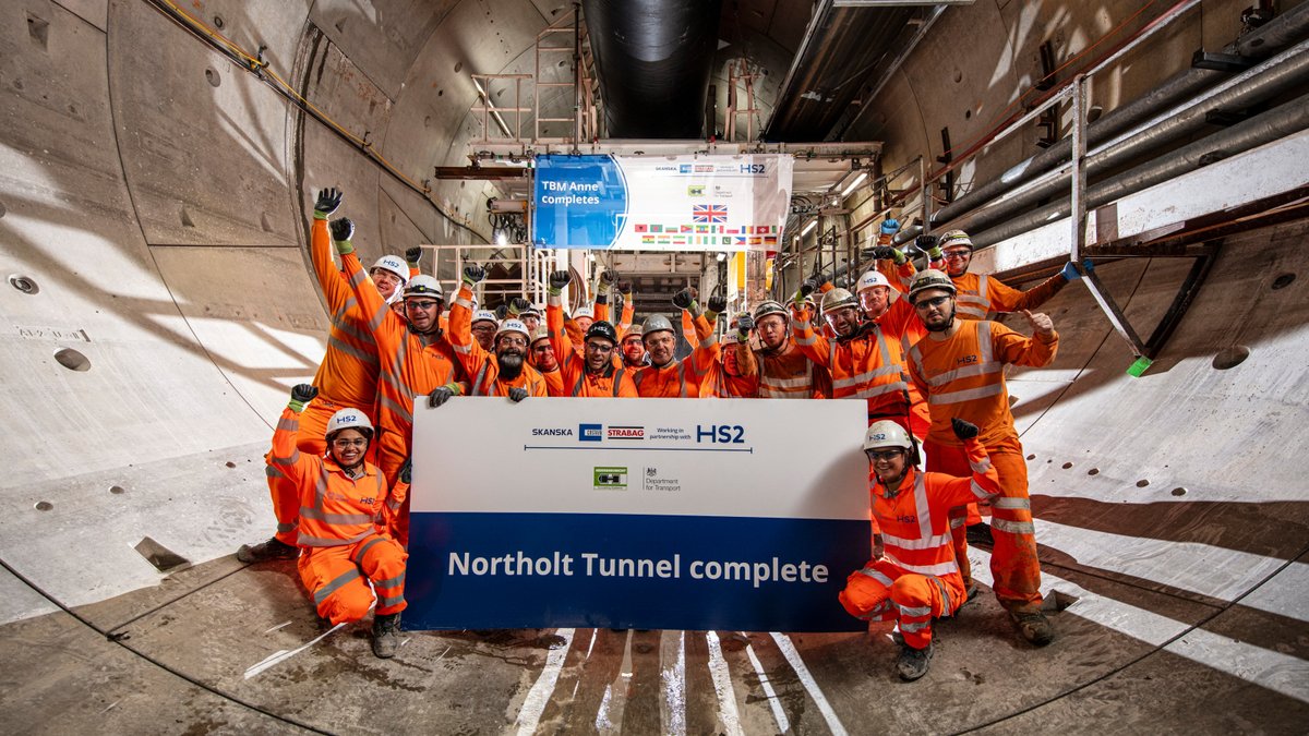 HS2ltd's tweet image. Excavation of the 8.4-mile Northolt Tunnel has been completed 👍
The fourth and final tunnel boring machine, Anne, has completed her journey beneath London, breaking through at Green Park Way in Greenford. This twin-bore tunnel will carry our high-speed trains between West…