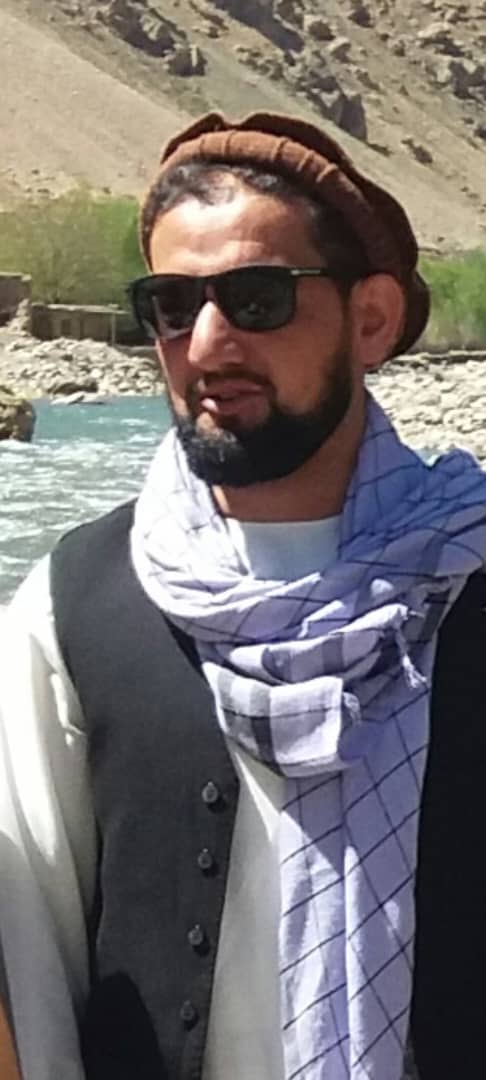 طالب از قرآن و دین به‌عنوان ابزاری برای فریب و پنهان کردن تعصب و عقده‌های تاریخی‌اش استفاده می‌کند.

روز چهارشنبه، حوالی ساعت یک بعدازظهر، شبه‌نظامیان طالب از قندهار، میر آقا، فرزند علی احمد، معلم مکتب دهاتی در منطقه دهنه ریوت، حصه اول پنجشیر، را به‌خاطر پوشیدن کلاه پکول به سبک