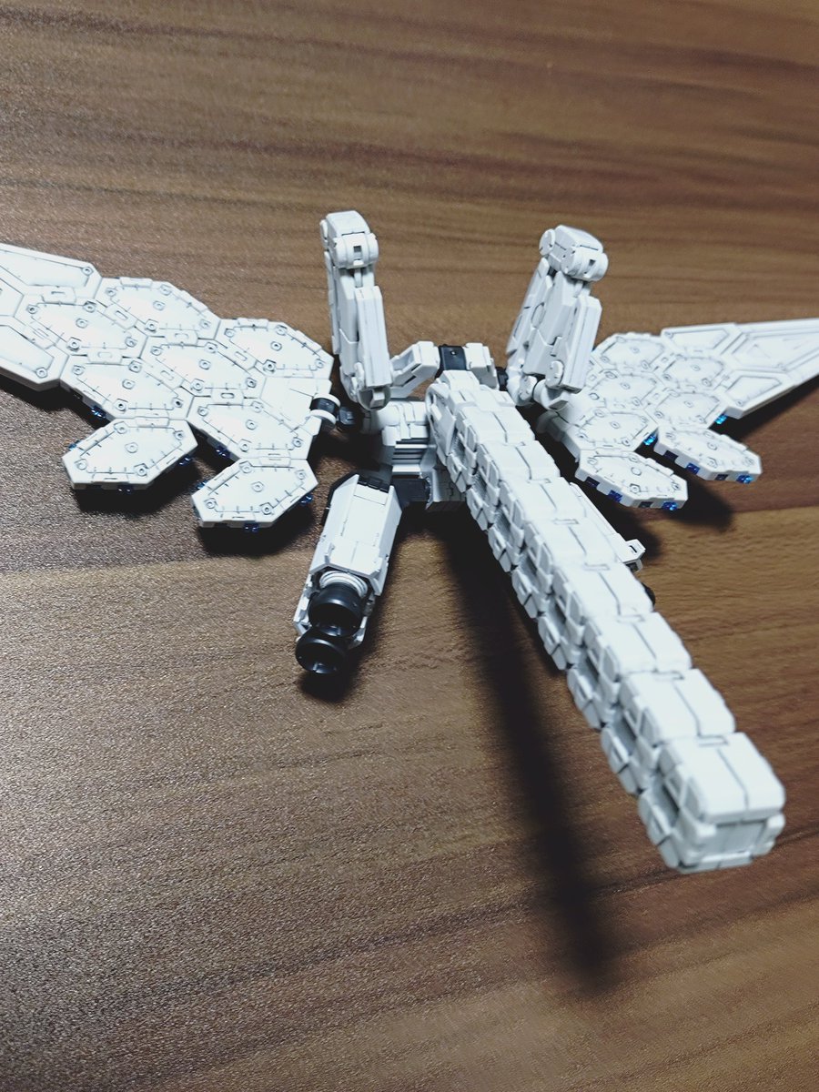 project_arnny's tweet photo. グラスフェザーのスミ入れ
もう��ょいで完成
#ガンプラ https://t.co/QMMGYbVD7T