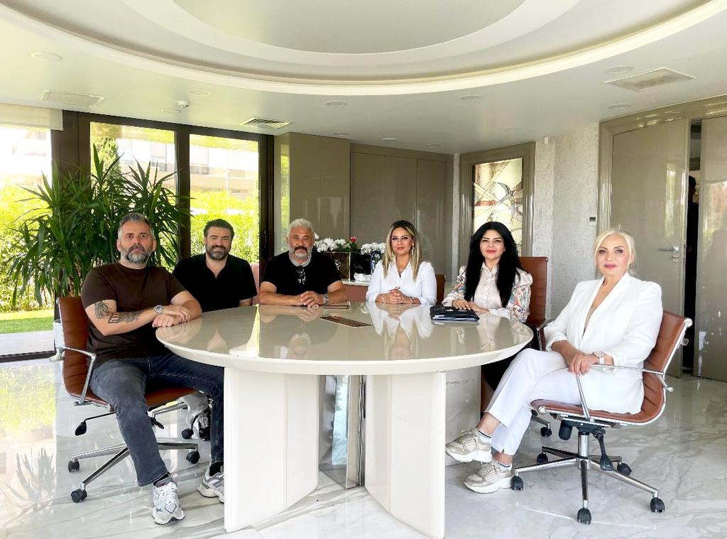 SafeMedia’dan Dev Sinema Projesi: “Çatlı” Filmi Geliyor!

Yeni nesil içerik üretim şirketi SafeMedia, büyük ses getirecek ilk sinema projesini duyurdu. Türk siyasi tarihine damga vurmuş bir ismin hayatını konu alacak “Çatlı” filmi için çalışmalar resmen başladı.

Bugün itibarıyla